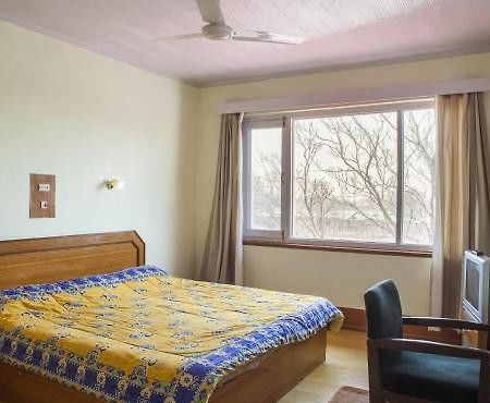 Hotel Pamposh Srinagar  Ngoại thất bức ảnh