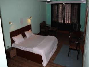 Hotel Pamposh Srinagar  Ngoại thất bức ảnh